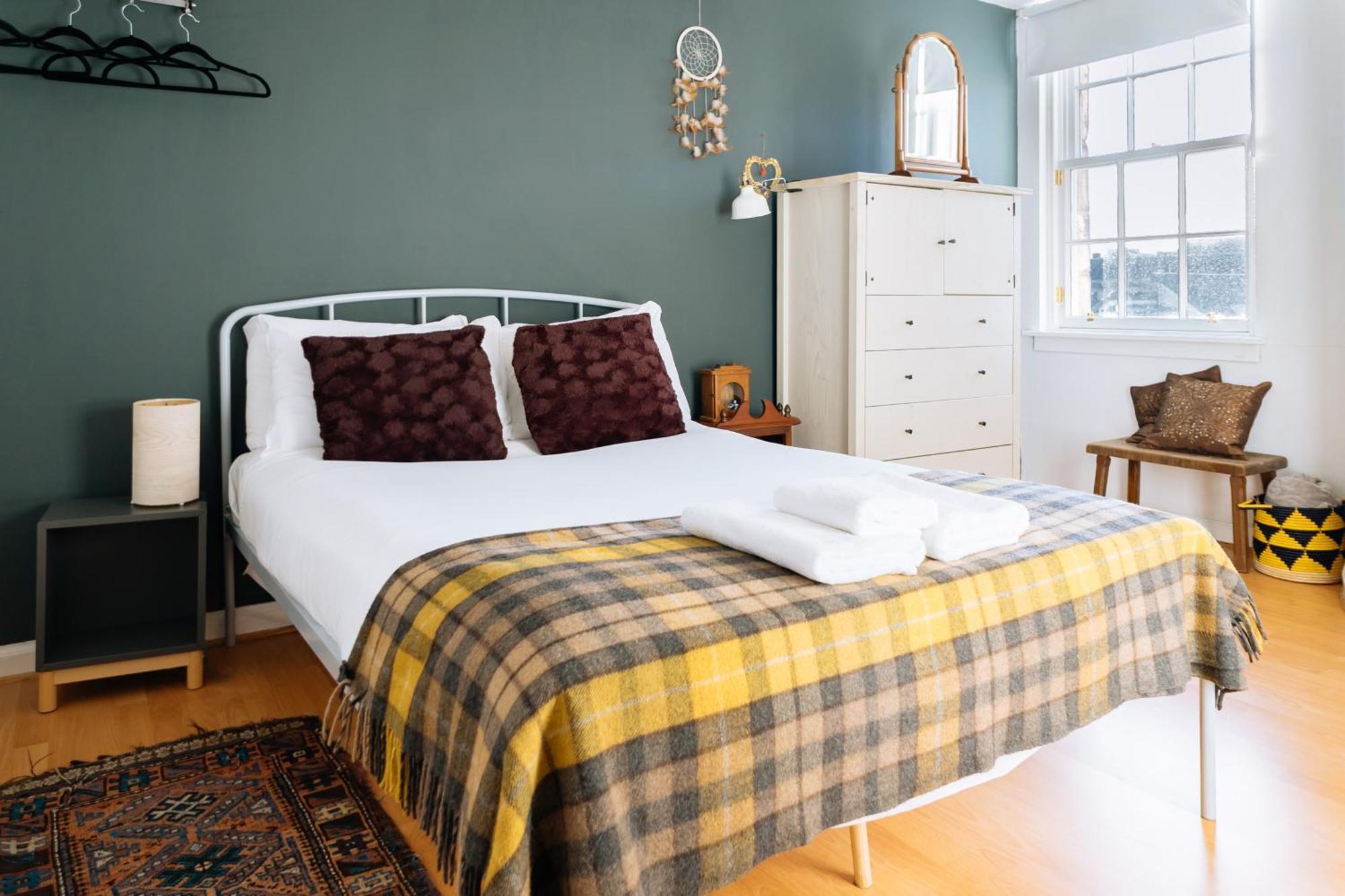 Charming 3 Bedroom Apartment In The Heart Of Vibrant Old Town EDI Eksteriør bilde